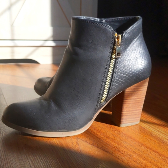 Call It Spring Shoes - Vegan leather / block heel ankle boots / size 8